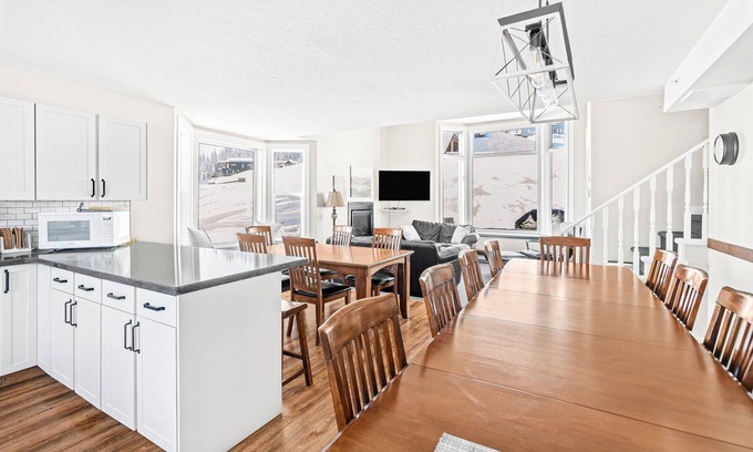 Silver Star Mountain Condominio | Spacious 4-Level Suite w/ Fireplace & Flexible Sleeping for 17
