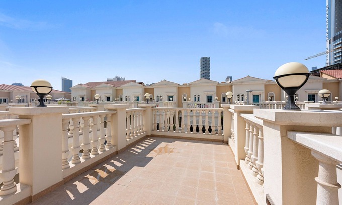 Jumeirah Village Circle Villa | Spacious 4 sleeper Villa, JVC