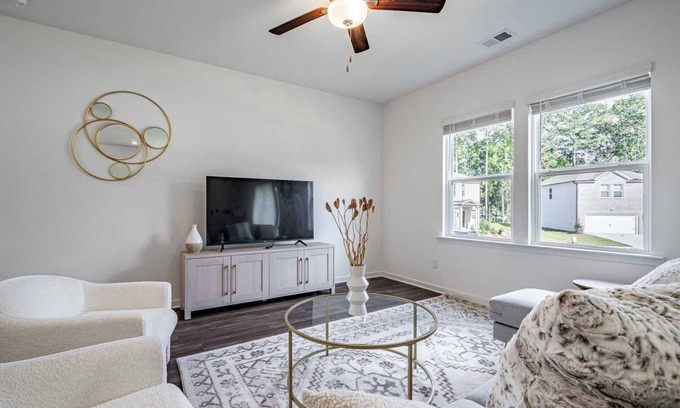 Fairburn Casa | Spacious 4B｜Pet Friendly｜Month2Month Available #42243