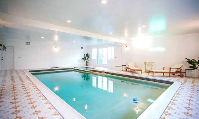 South San Francisco Casa | Luxurious bay area hills home with indoor pool