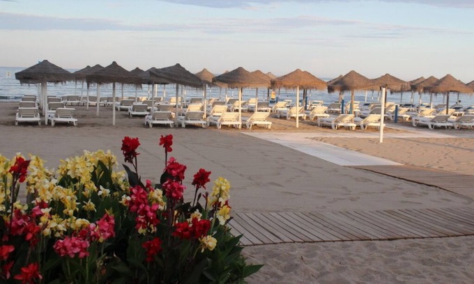 Costa del Sol Apartamento | Amplio piso de 4 habitaciones a solo 110m de la playa. Piscina, A/C capacidad 7