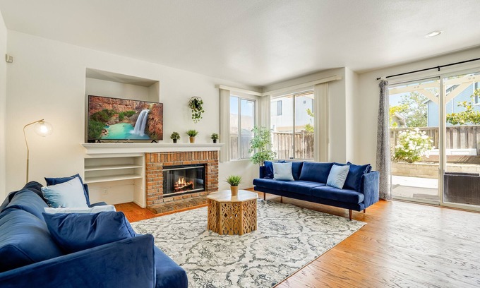 Tennyson - Alquire Casa | Spacious 4BR 3BA | King Bed | Private Yard | SF Bay Area