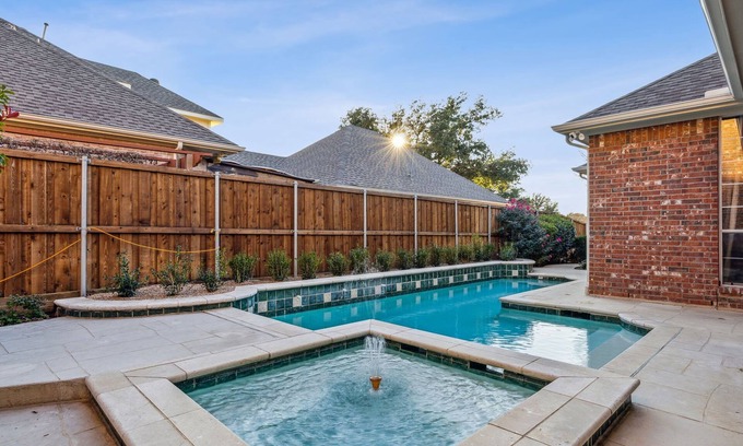 Plano Casa | Spacious 4BR/4.5BA, Pool & Heated Spa, Close Proximity to Dining, Shopping & Fun