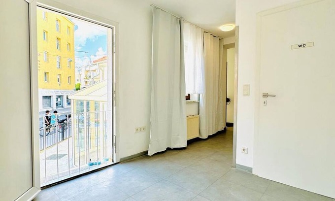 Grinzing Apartamento | Spacious 4BR Apt for up to 12P; 10Min to FAC Platz