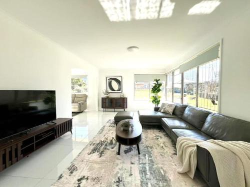 Sunnybank Casa | Spacious 4BR Family Home Prime Sunnybank Location