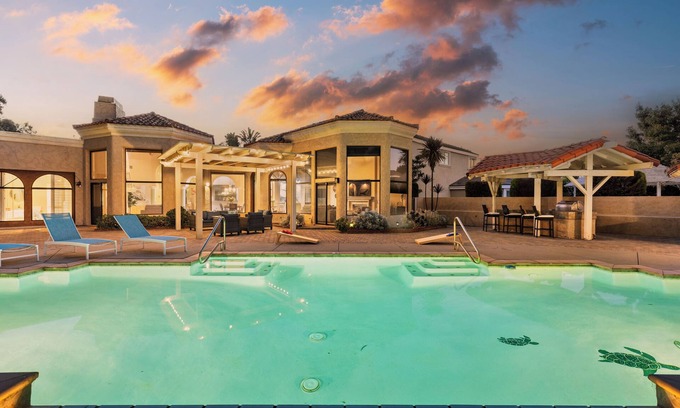 Huntington Beach Cama Y Desayuno | Spacious 4BR Huntington Beach Home with Pool