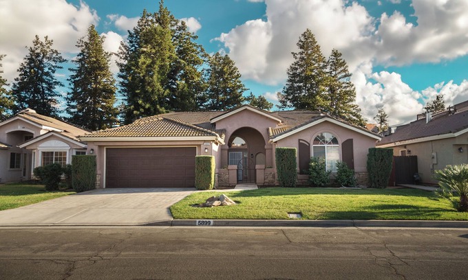 Fresno Casa | Spacious 4BR Home – Modern Comfort & Ideal Location in Fresno, CA
