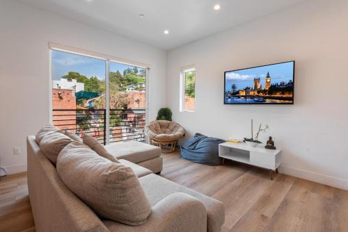 Elysian Heights Apartamento | Spacious 4BR House in Prime Echo Park Location