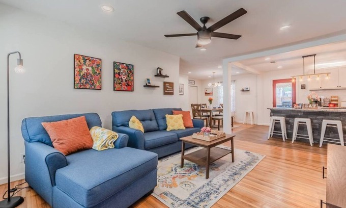 Dallas Casa | Spacious 4BR, King Suite & Grill - 18 min from Downtown