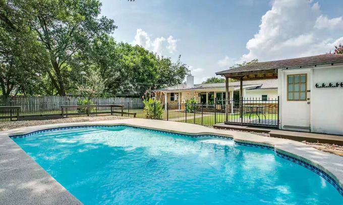 Bedford Casa | Spacious 4BR Near DFW & Stadium