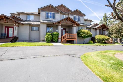 Redmond Casa | Spacious 4BR Private HOT TUB Eagle Crest Resort on Golf Course