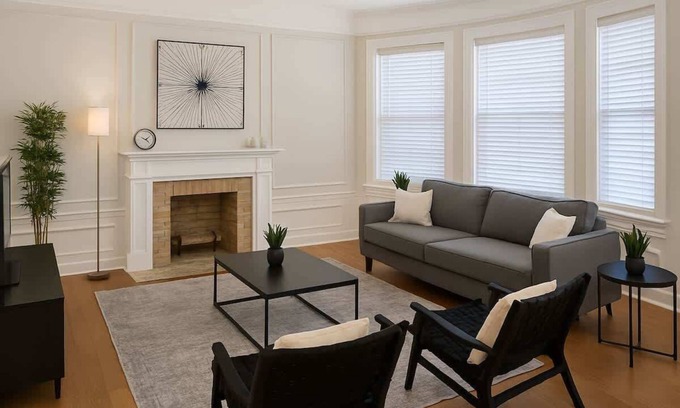 Rogers Park Apartamento | Spacious 4BR Retreat