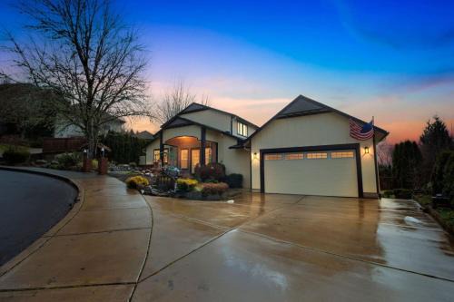 McMinnville Casa | Spacious 4BR retreat in the heart of wine country