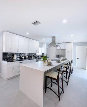 Cutler Bay Casa | Spacious 4BR Waterfront Home with Private Pool, Tiki Hut & Free Parking near Miami & Key Largo