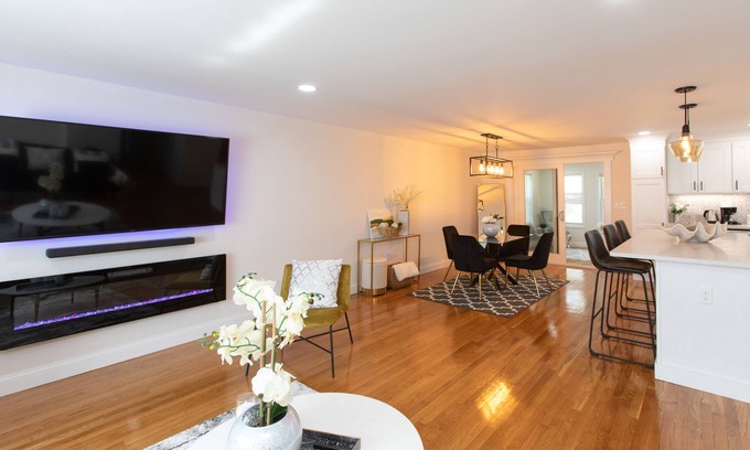Randolph Casa | Spacious 4BR with Modern Amenities – Family-Friendly