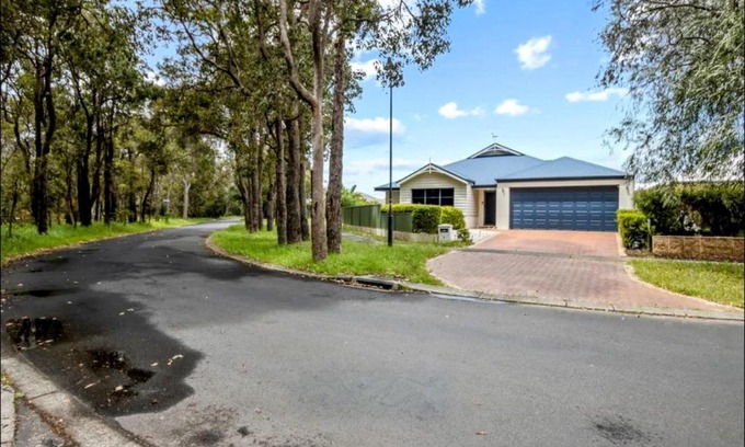 Vasse Casa | Spacious 4x2 Southwest Gem Perfect for Two Families, Steps from Top Attractions with Fun Spaces for Kids, separate areas for Adults and Big Savings