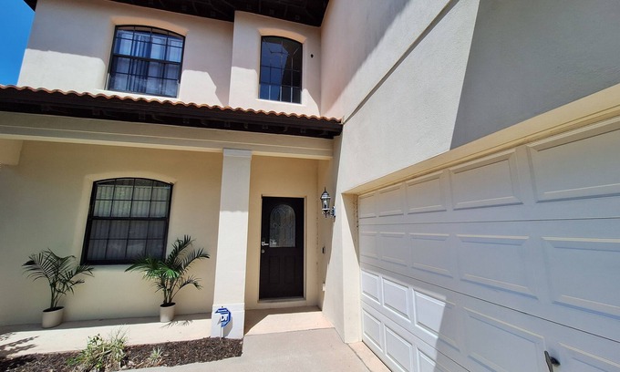 Calabria Casa | Spacious 5-Bdrm, 4-Bth Home w/Private Pool & Game Room Minutes from Theme Parks