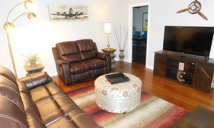 Forest Park Casa | Spacious 5-bdrm for Families, WorkCrews, Large Groups,& Sport Teams near Airport