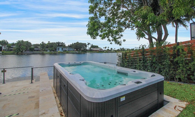Miami Lakes Casa | Spacious 5-bed Lake Front Home in charming Miami Lakes with Swim Spa Gym & Dock