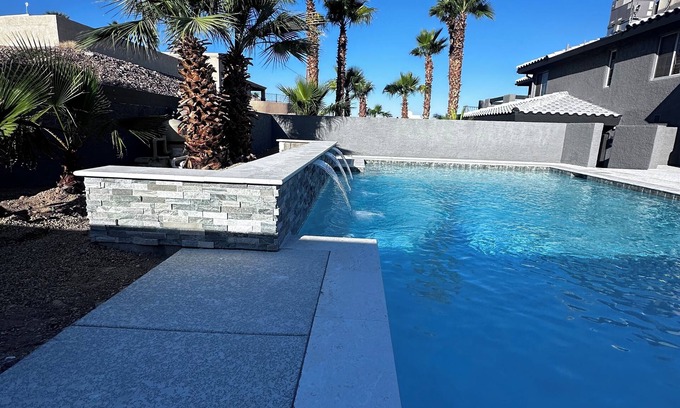 Lake Havasu City Casa | Spacious 5-bedroom house with WiFi, New Pool and Hot Tub, tons of parking