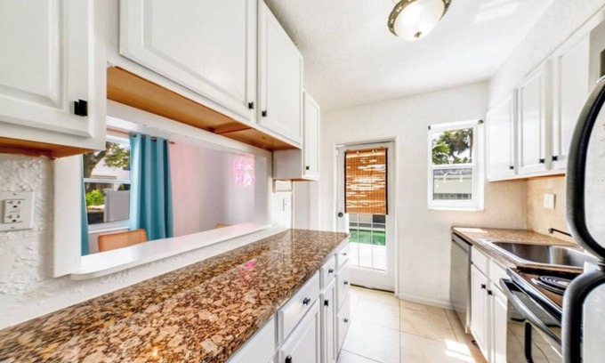 Central Fort Lauderdale Casa | Spacious 5-bedroom duplex with 2 separate homes in wonderful Fort Lauderdale