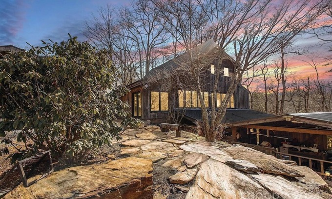 Altamont Casa | Spacious 5-bedroom house in charming Linville Falls near ski resorts!