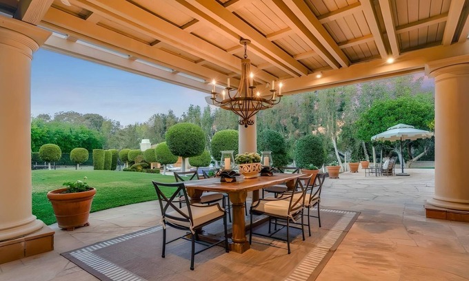 Fairbanks Ranch Casa | Spacious 5-bedroom estate with Views, Pool & Spa in wonderful Rancho Santa Fe.