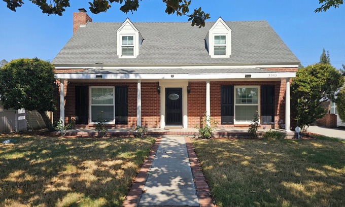 San Bernardino Casa | Spacious 5-bedroom bungalow in amazing San Bernardino with fitness room, AC