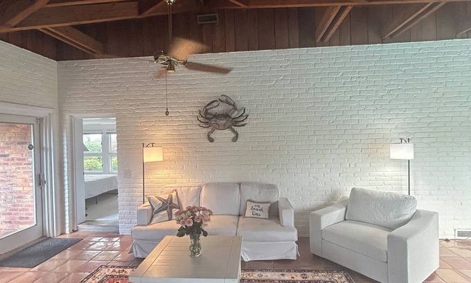 Northeast Virginia Beach Casa | Spacious 5-bedroom with pool, pet friendly on the Northend of Virginia Beach.