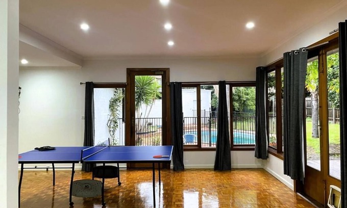Bentleigh Casa | Spacious 5-bedroom house in beautiful Brighton East with AC, WiFi, fitness room