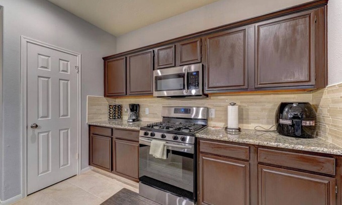 Missouri City Casa | Spacious 5-bedroom house in enchanting Missouri City with WiFi, fitness room