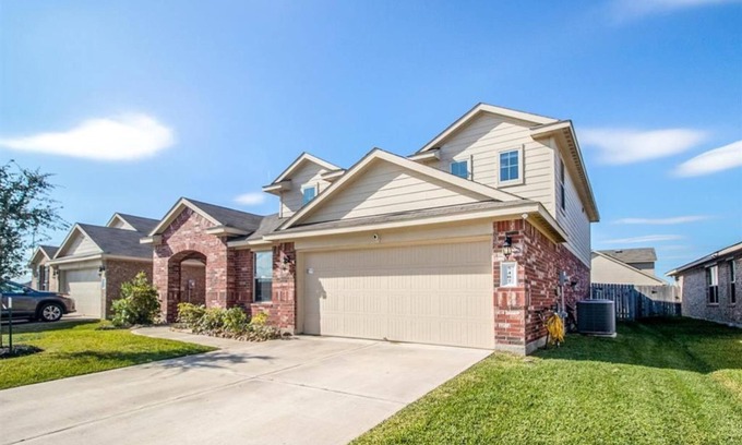 Barker Casa | Spacious 5-bedroom, 7 beds house in lovely Katy with Wi-Fi, AC and more!