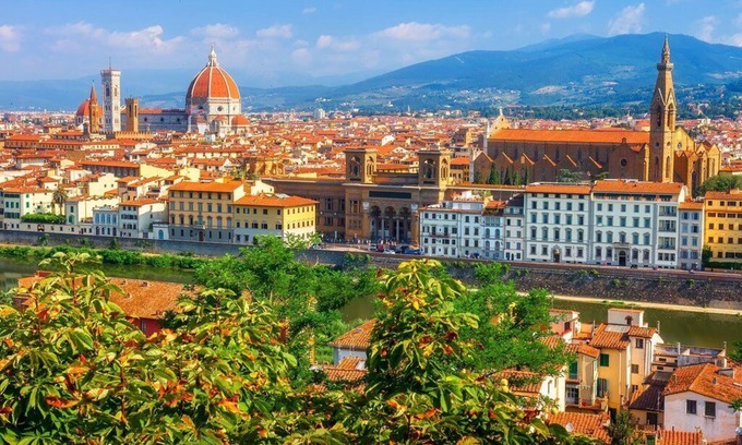 Santissima Annunziata Apartamento | Spacious 5-bedroom apartment in charming Firenze with AC