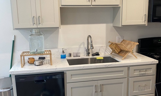 Los Angeles Apartamento | Spacious 5-bedroom apartment in cool Los Angeles with AC, WiFi