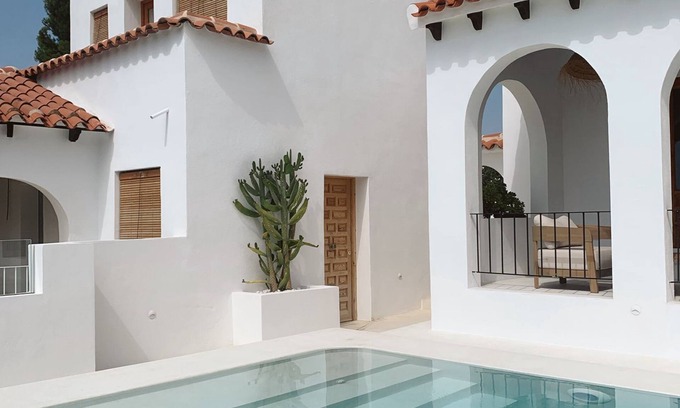 Altea la Vella Villa | Spacious 5-bedroom bohemian villa in lovely Altea with AC. 4 bathrooms.