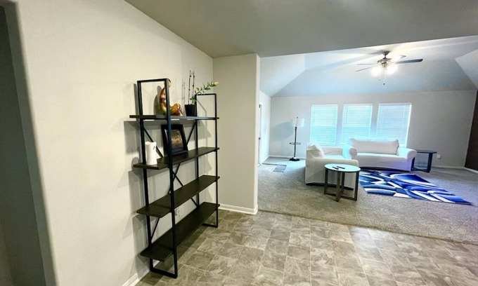 Rosenberg Casa | Spacious 5-bedroom building in charming Rosenberg with WiFi, AC, fitness room