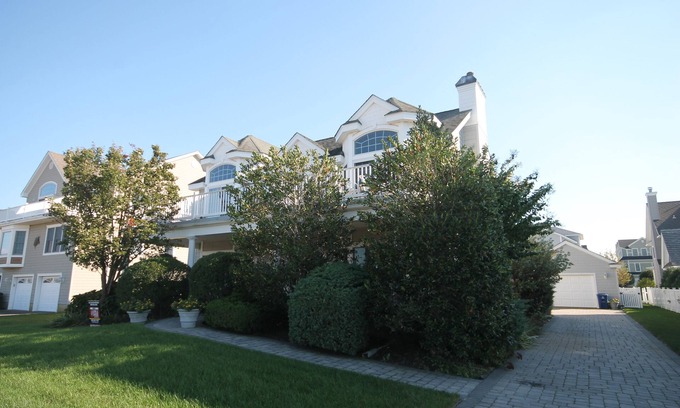 Admiral Estates Casa | Spacious 5 Bedroom Cape May Home
