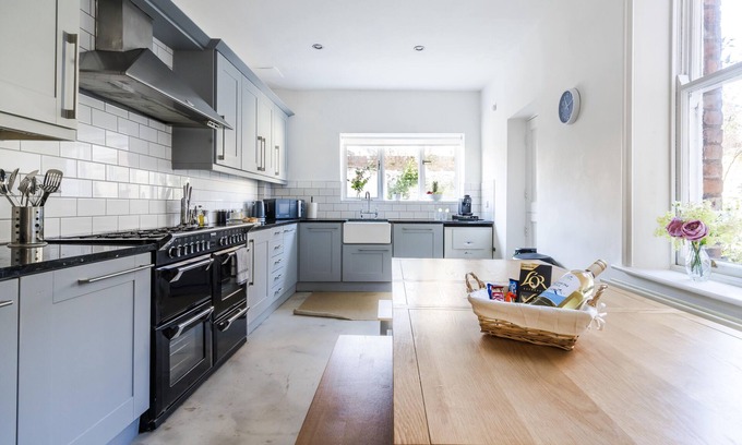 Jesmond Casa | Spacious 5-Bedroom House with Garden
