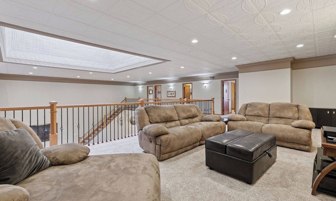 Montgomery Casa | Spacious 5-bedroom historic house in Montgomery, MN