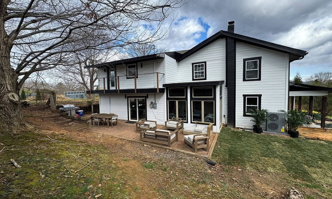 Oakley Casa | Spacious 5-bedroom house with AC, WiFi in welcoming Asheville