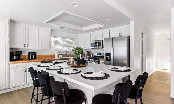 Spring Valley Casa | Spacious 5-bedroom house in vibrant Las Vegas 10 Mins to the strip