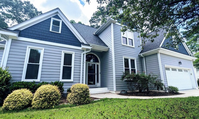 North Raleigh Casa | Spacious 5 Bedroom, Hot Tub, Arcade Room, EV Charger, Handicap & Quiet Culdesac!