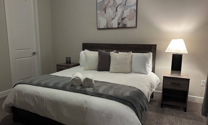 Loughman Casa | Spacious 5-bedroom house with AC and fitness room in fabulous Loughman