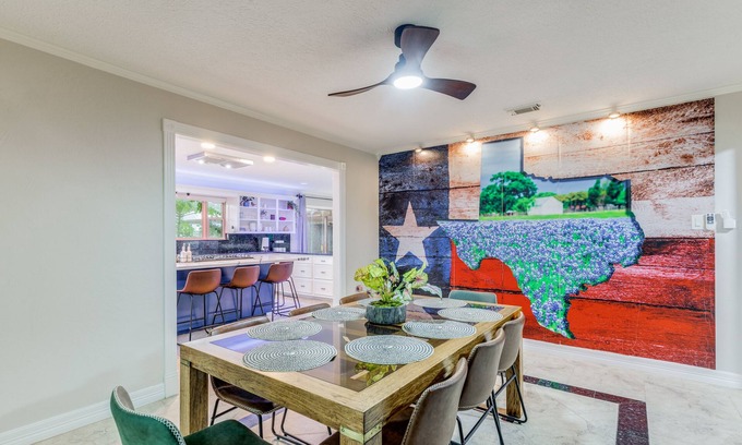 Pasadena Casa | Spacious 5-bedroom house with Pool, Tennis Court, and Fitness Room!