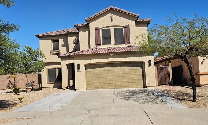 Maryvale Casa | Spacious 5-bedroom house 3 min from Cardinals Stadium and West Gate shopping