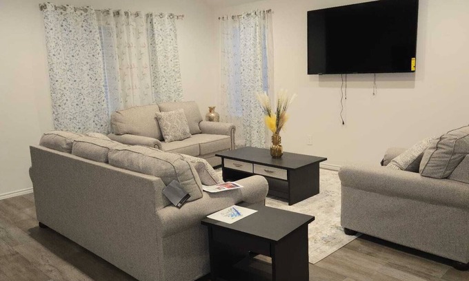 Rosenberg Casa | Spacious 5-bedroom house with WiFi and AC in charming Richmond.