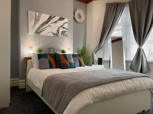 Roath Casa | Spacious 5 Bedroom House - 2 Bath - City Centre - Free Parking