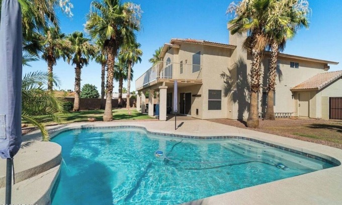 Golden Hills Casa | Spacious 5-bedroom house in Charming Mesa with Sparkling Pool