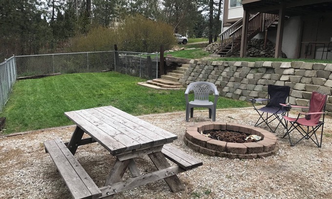 Elk Casa | Spacious 5-bedroom house in welcoming Elk with WiFi and AC