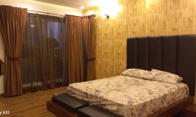 Lahore Casa | Spacious 5-bedroom house in fabulous Lahore with WiFi, AC